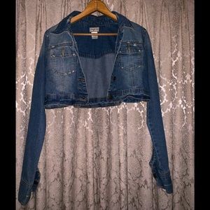 Small Cropped long sleeve jean jacket